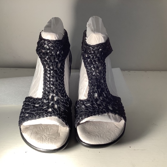 Jambu Black Leather Woven Sandals 9 - Picture 9 of 9